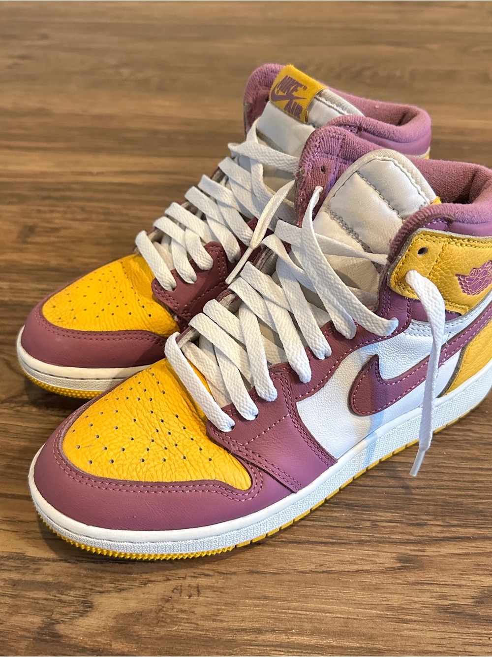 Jordan 1 Retro Hi OG GS ‘Brotherhood’ Size 5.5Y